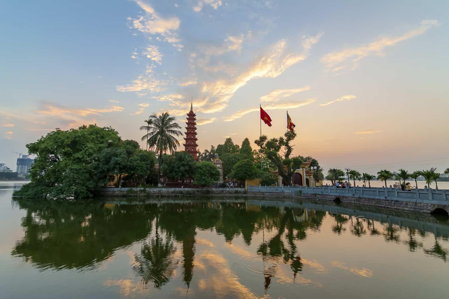 tran quoc pagoda hanoi