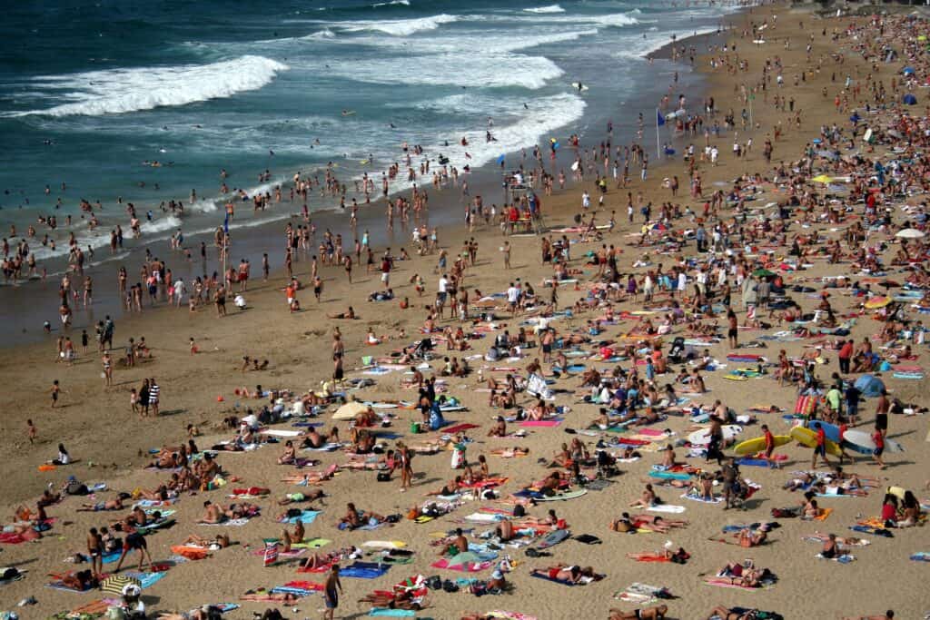 beach crowded