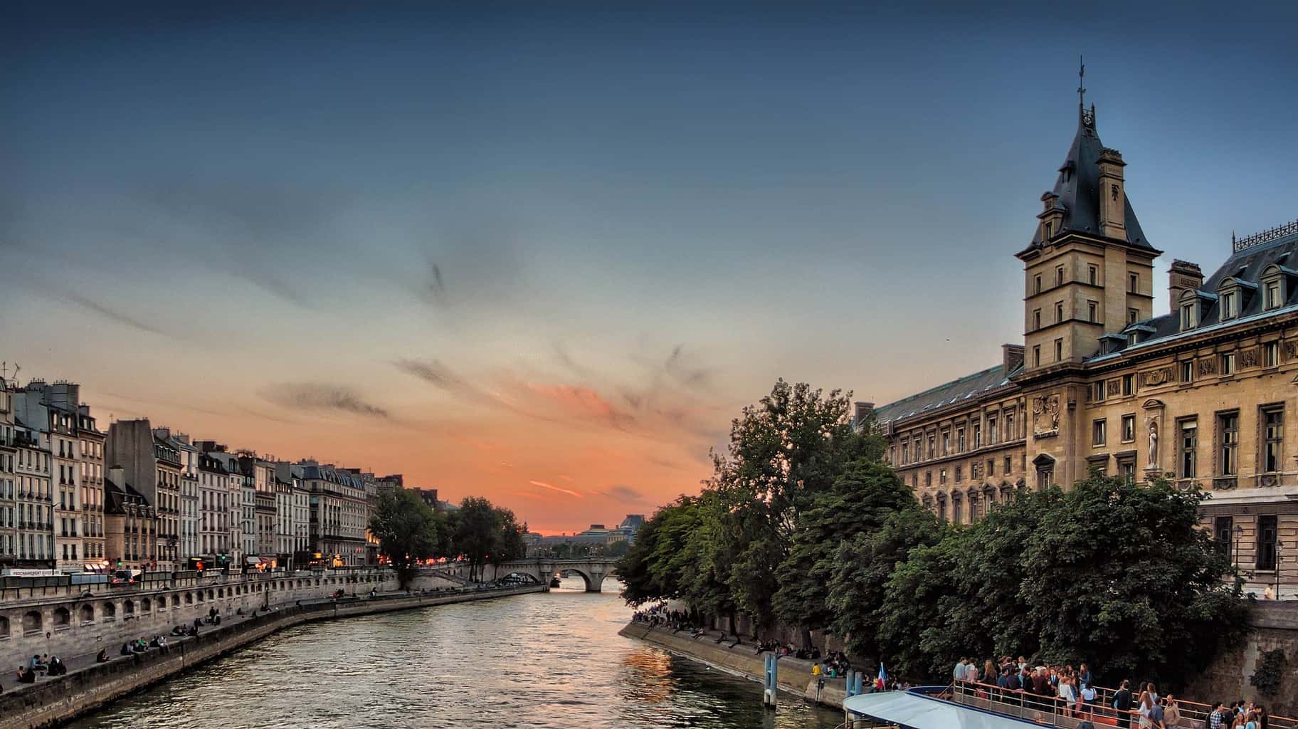 Getting Around France in Canal Boats- Everything You Need to Know