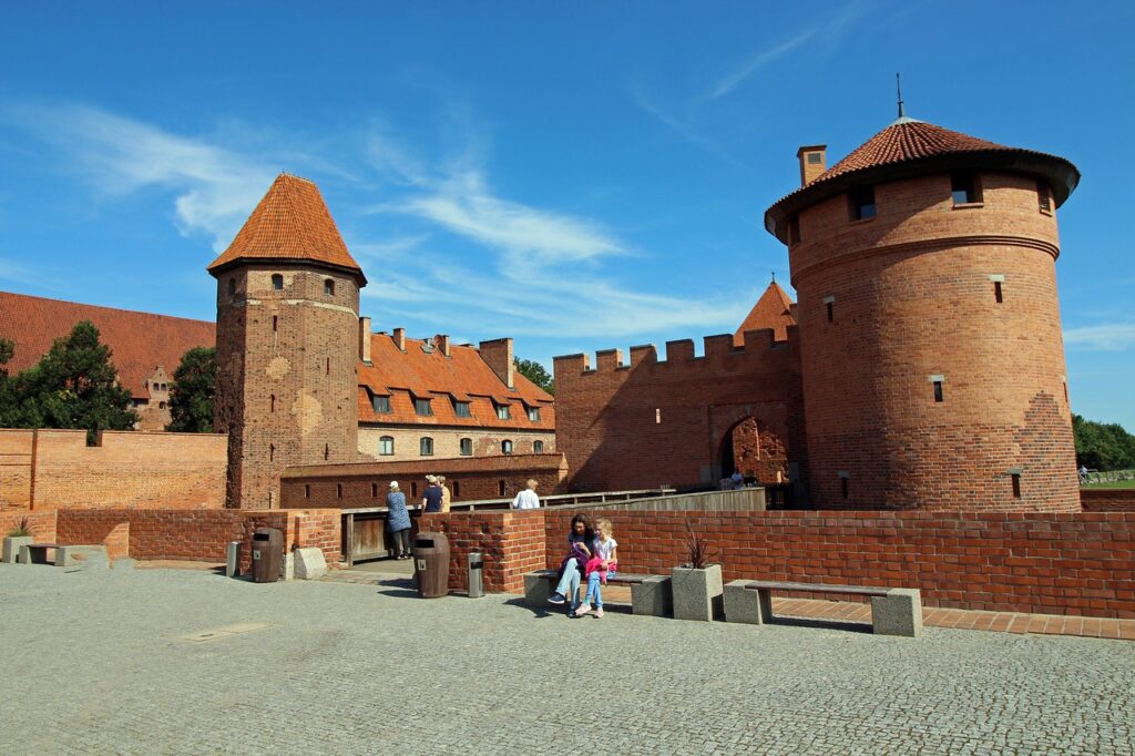 malbork castle largest castles in the world