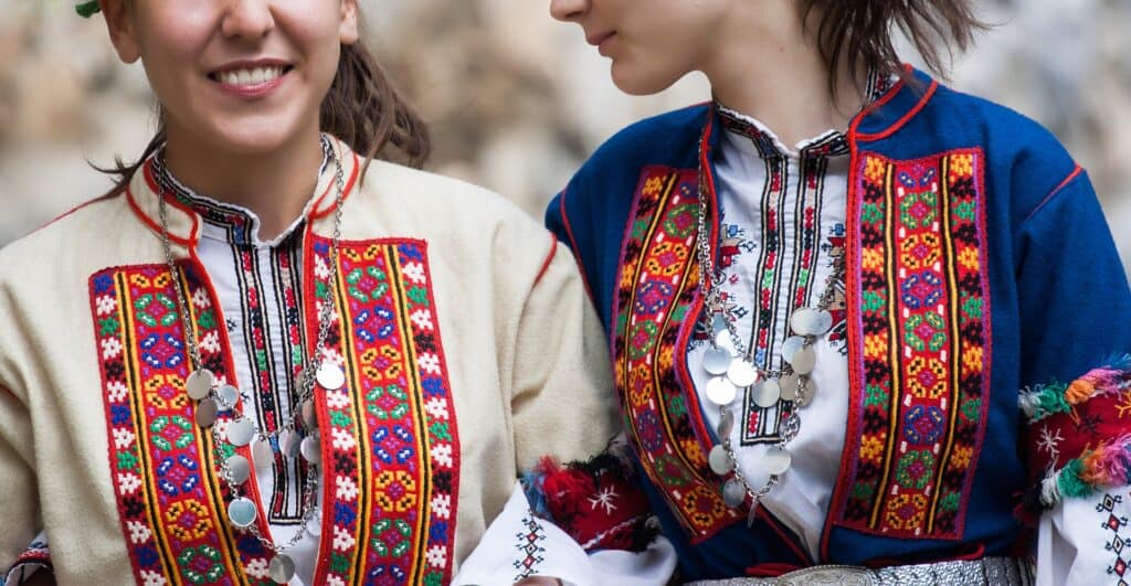 bulgarian folk costume 4017175 1920
