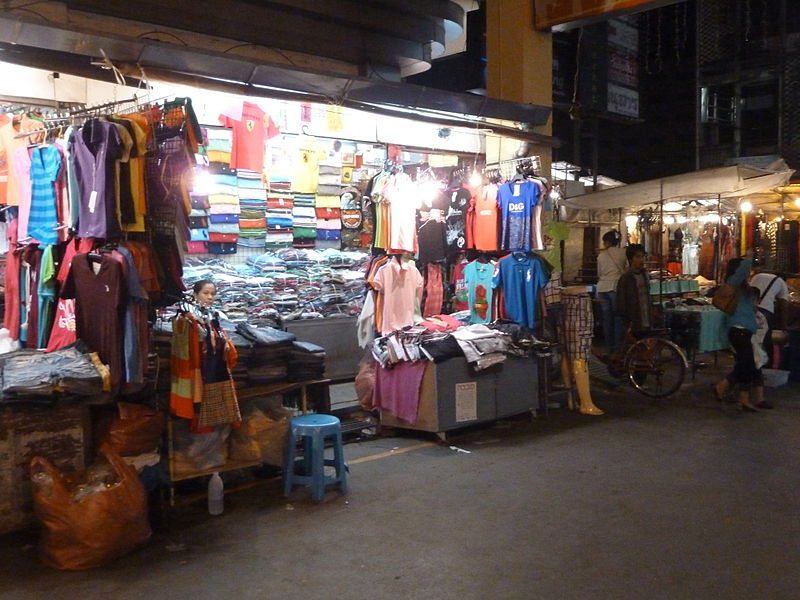 17 Exciting Chiang Mai night markets + a handful of shopping tips 11 Rincome Night Market