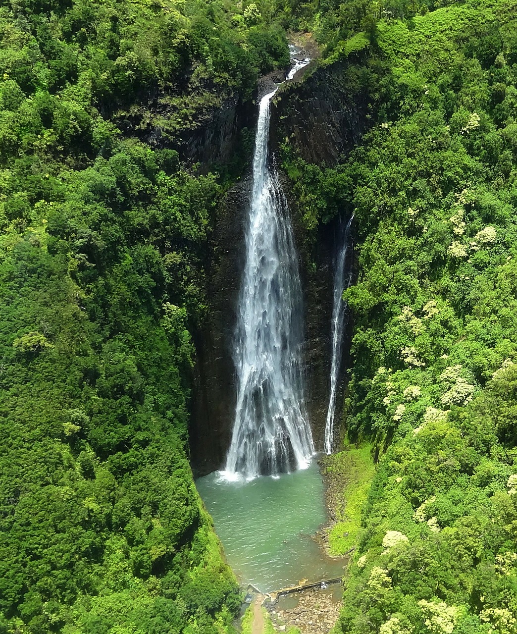 alto de piedra waterfalls in panama