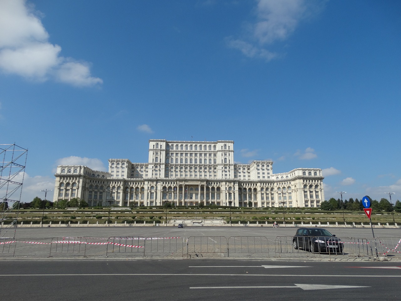 Visiting The Parliament Palace of Bucharest- The Heaviest Building In The World