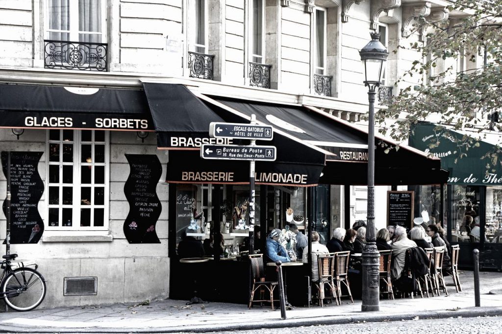 most famous cafes in paris